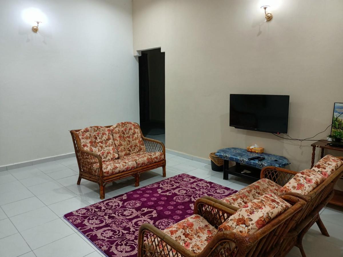 Ummi'S Homestay Kuala Besut Kampong Baru Eksteriør bilde