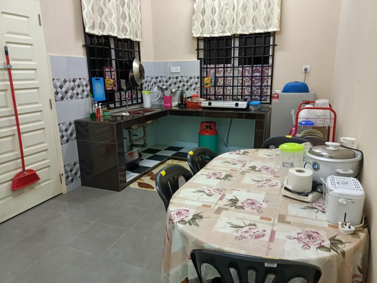 Ummi'S Homestay Kuala Besut Kampong Baru Eksteriør bilde